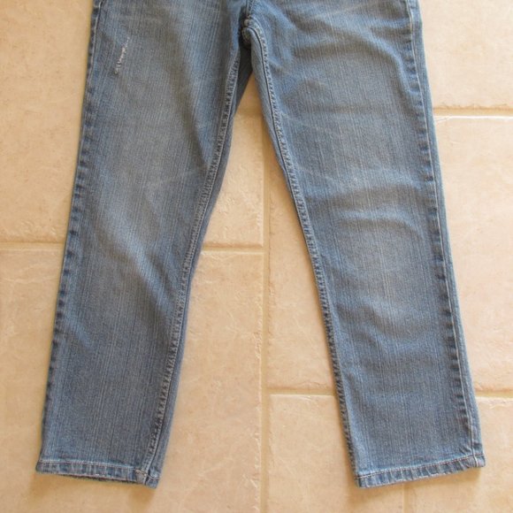 AEROPOSTALE WOMEN'S JUNIOR'S SIZE 1/2 CAPRIS DENIM CROPPED BLUE JEANS DISTRESSED - Picture 2 of 13